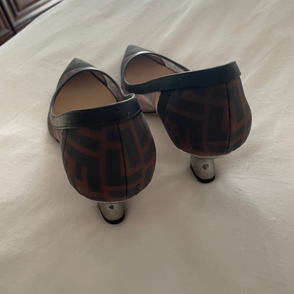 Fendi authentic Black leather and mesh pumps with a medium heel - Picture 5 of 5